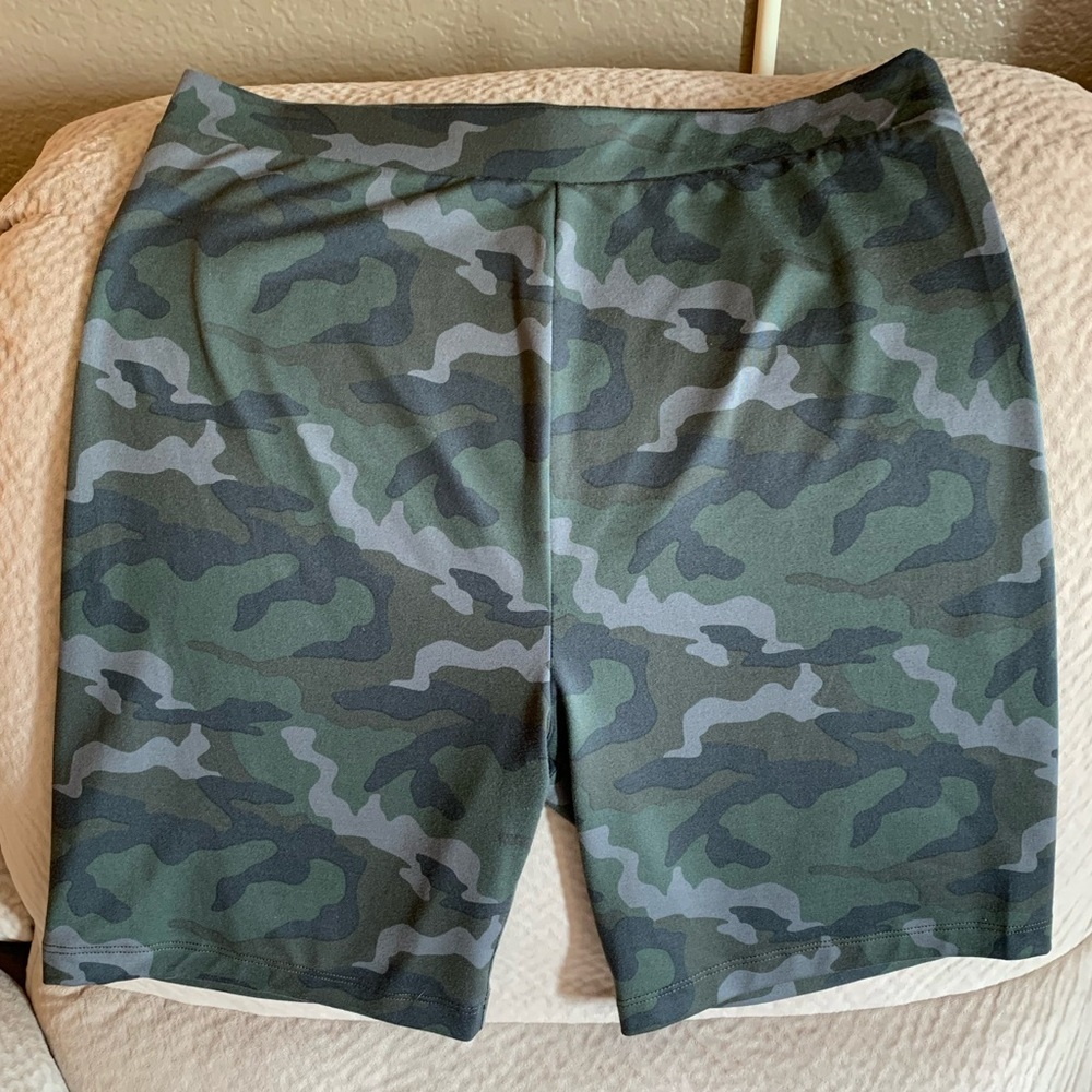 AE Women’s Super Hi-Rise Bike Shorts Size Large